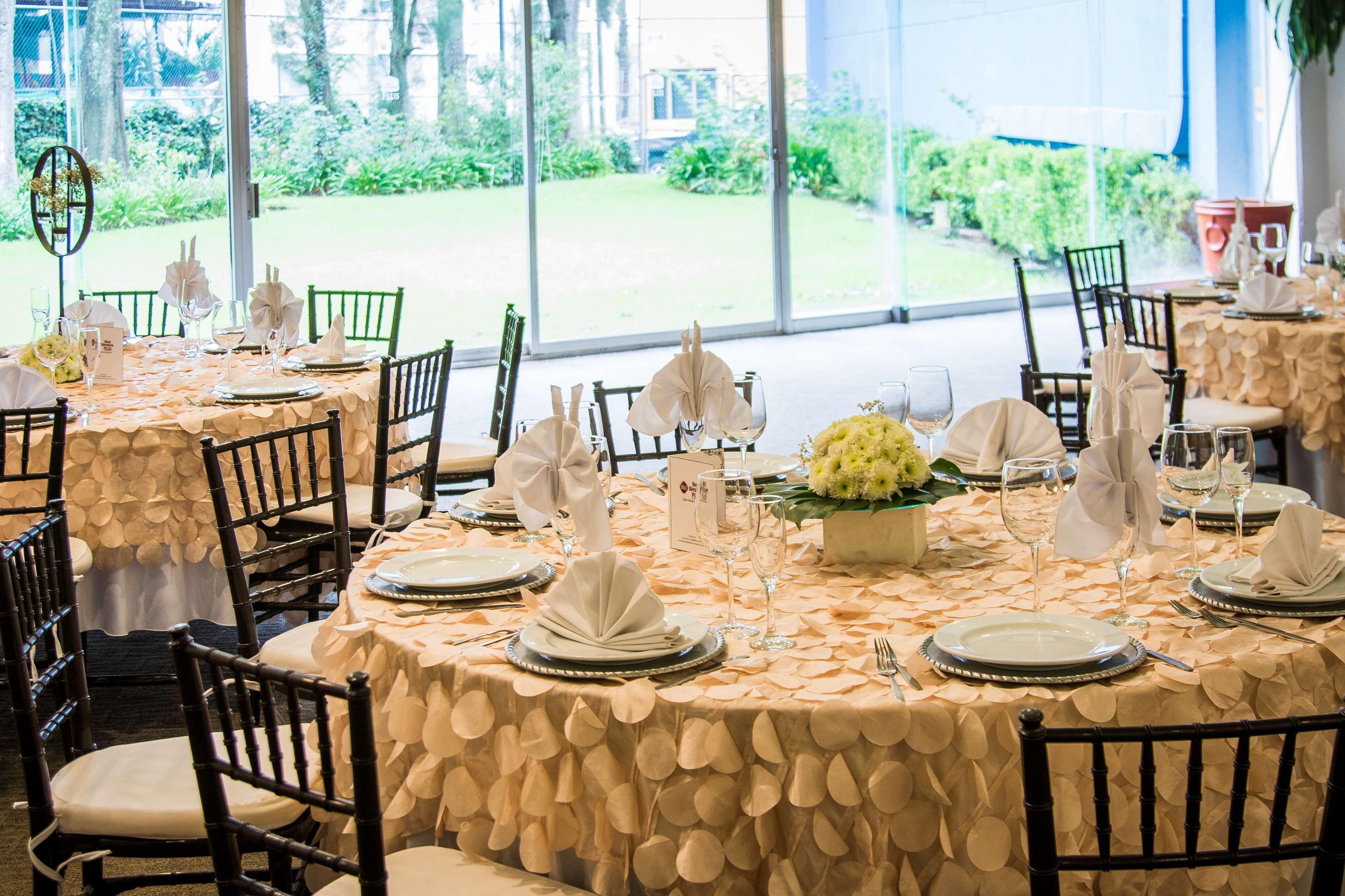 Grand Cantalagua Hotel Morelia, BW Signature Collection Luaran gambar A table set for a formal dinner