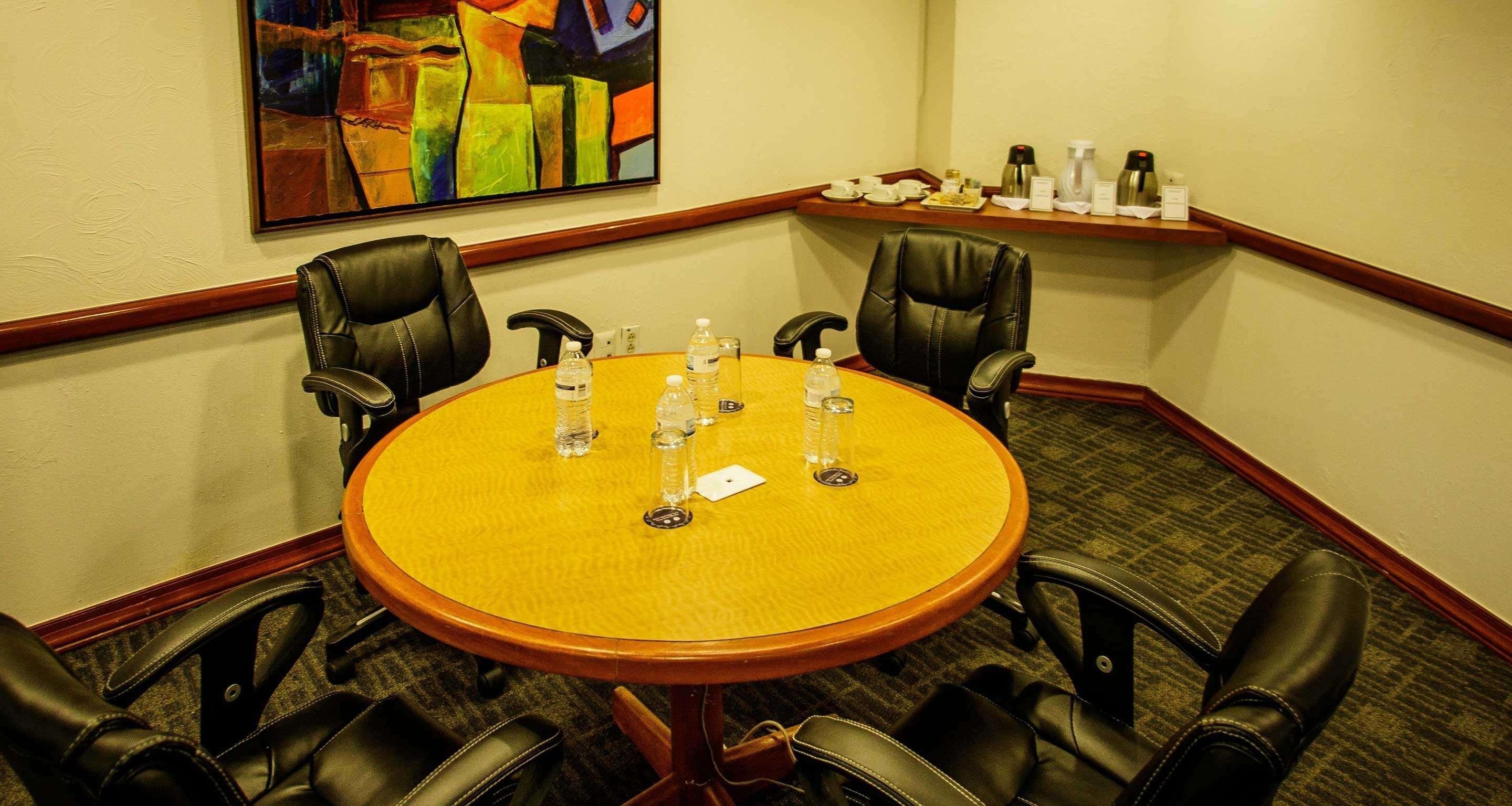 Grand Cantalagua Hotel Morelia, BW Signature Collection Luaran gambar A round table