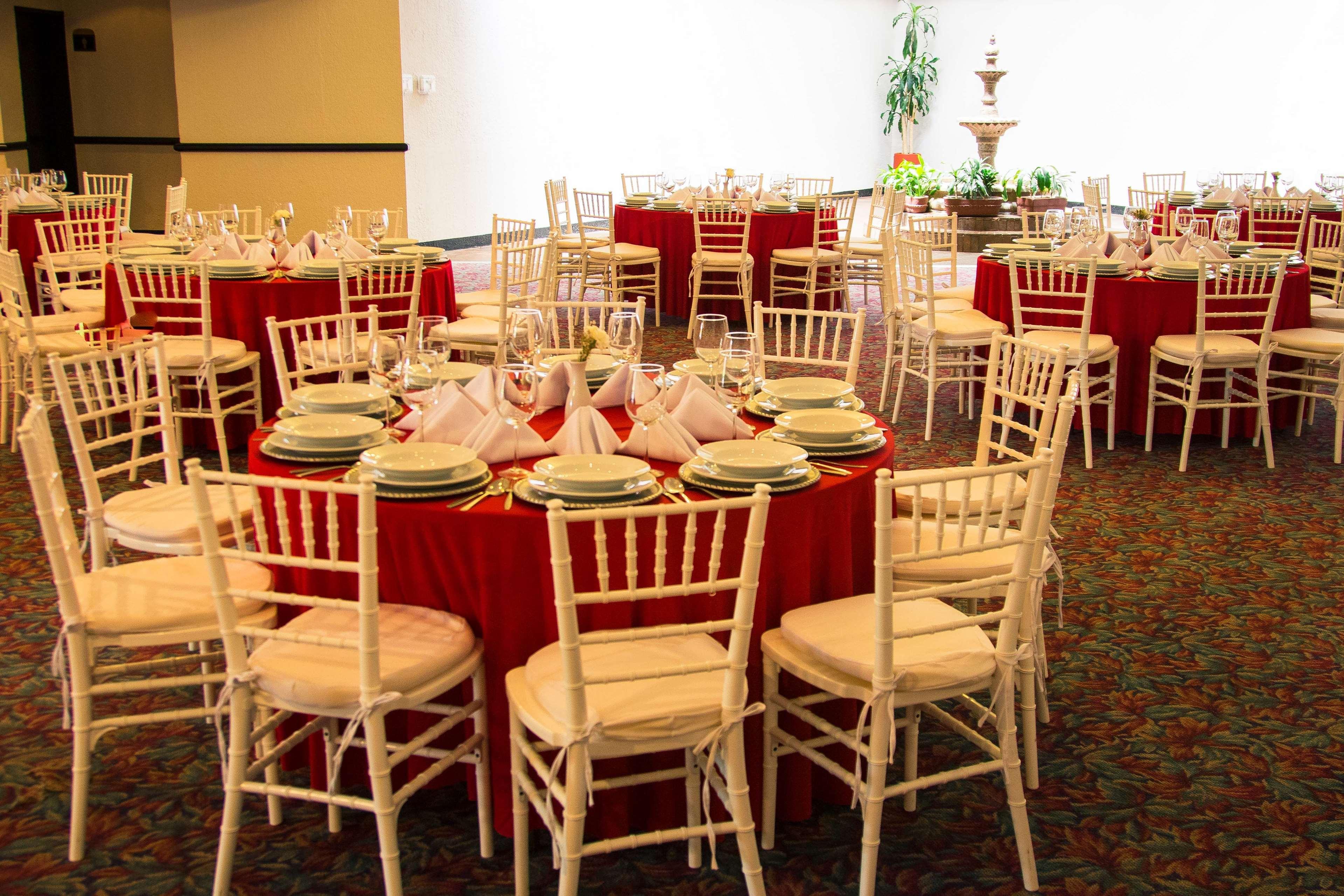 Grand Cantalagua Hotel Morelia, BW Signature Collection Luaran gambar Chivary chairs