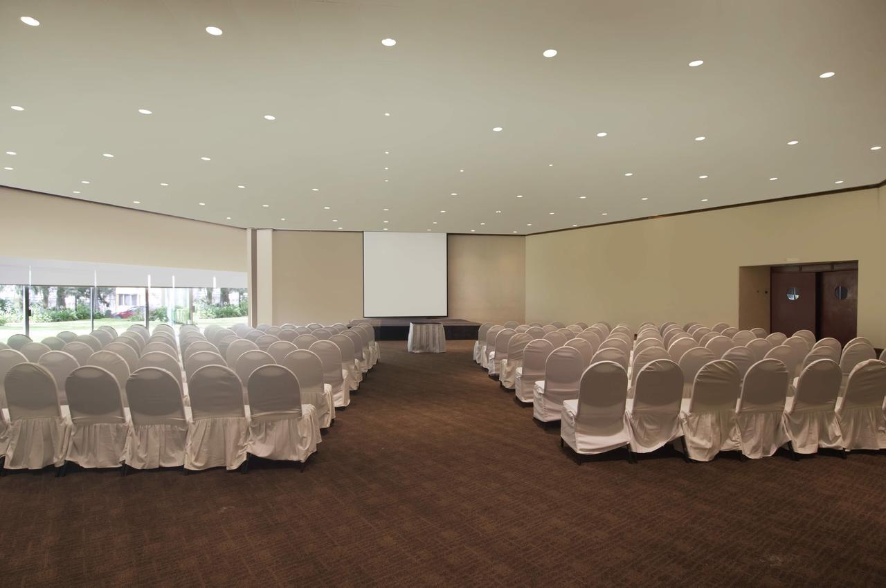 Grand Cantalagua Hotel Morelia, BW Signature Collection Luaran gambar A meeting room at the hotel
